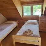 Dom Pod Chopkom & Wellness Dağ evi Bystrá